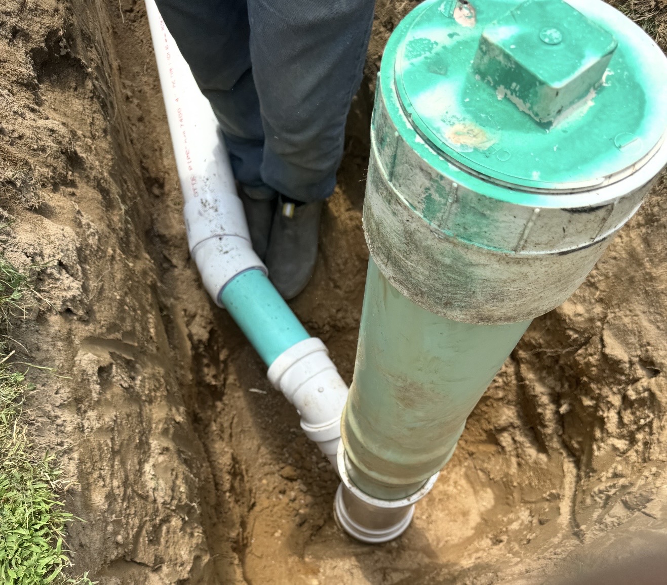 Sewer pipe connection